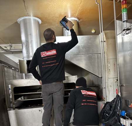 Techniciens RS Industrie nettoyage industriel